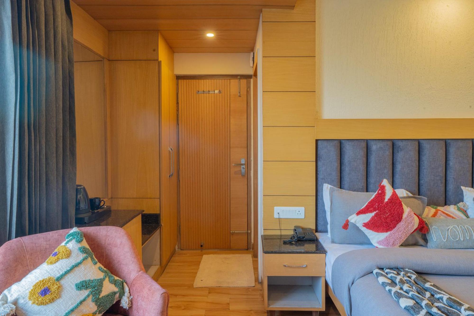 Super Hotel By Perfectstayz Mall Road Mussoorie Exterior foto